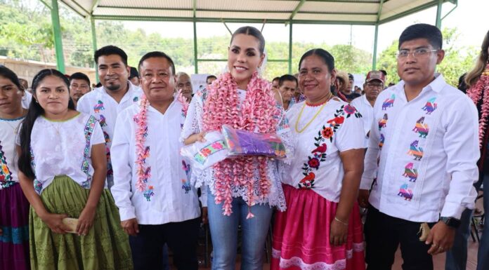 Evelyn Salgado reafirma compromiso con pueblos originarios, lleva obras y servicios a Ñuu Savi