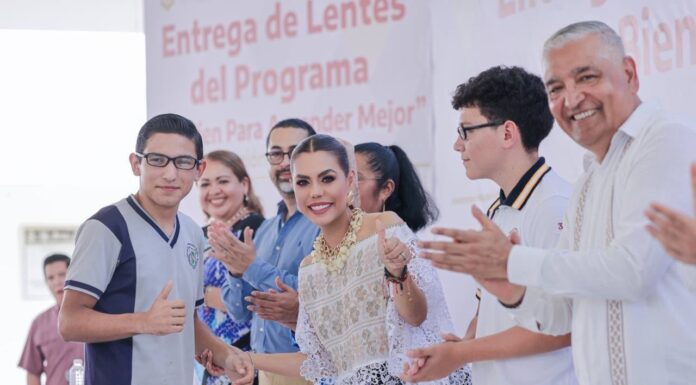 Entrega Evelyn Salgado apoyos del programa Ver Bien para Aprender Mejor